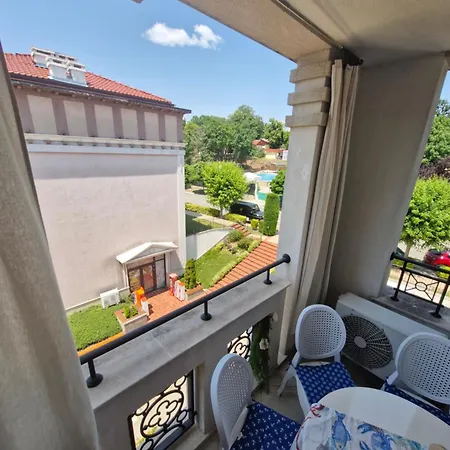 Apartment студио в затворен комплекс Blue *